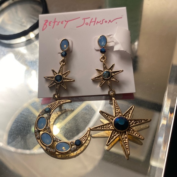 Betsey Johnson earrings - Picture 3 of 3